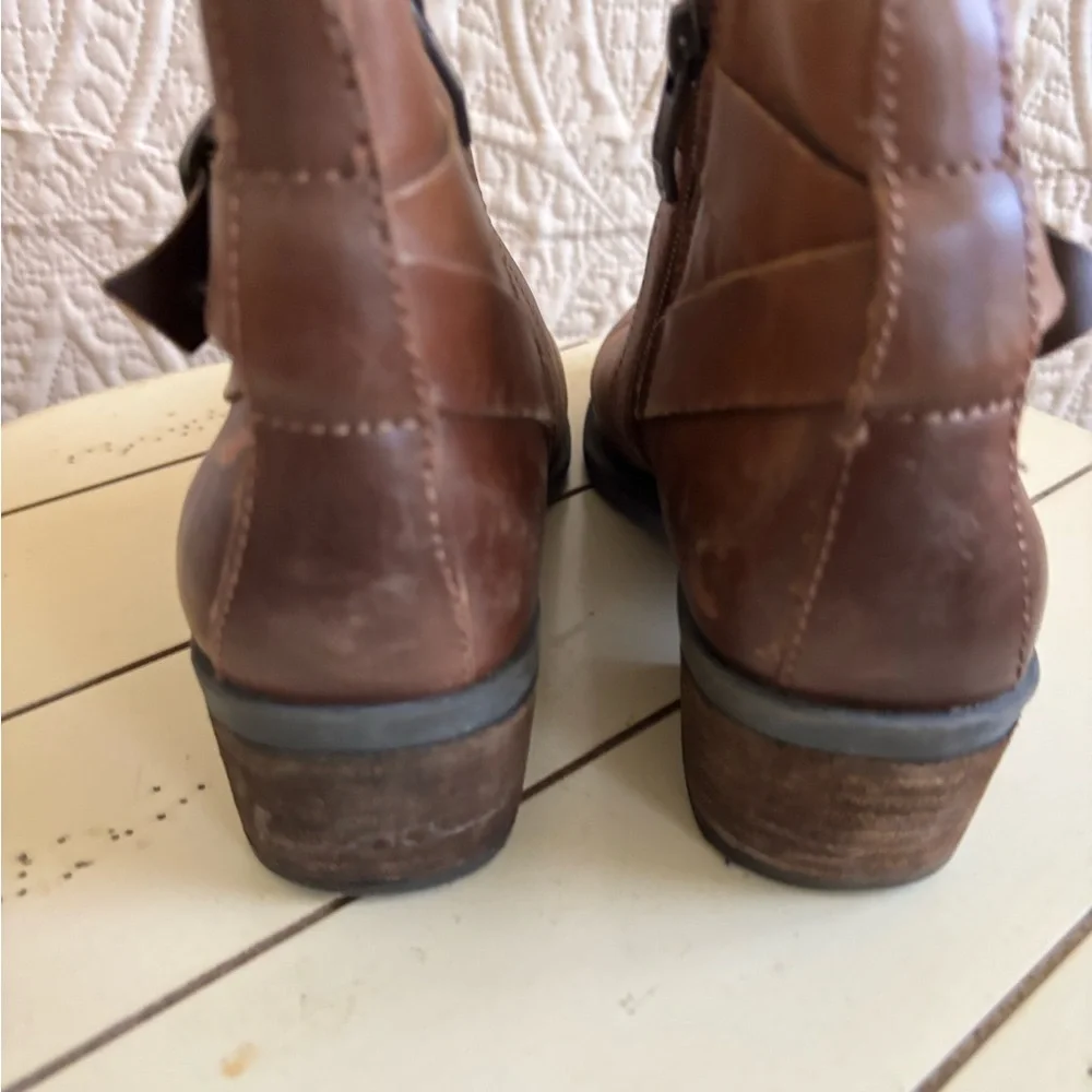 Vince Camuto Brown Ankle Booties with Block Heel - Picture 3 of 6